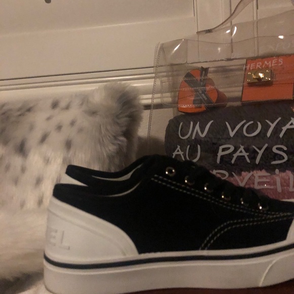 CHANEL SNEAKERS - Picture 9 of 13